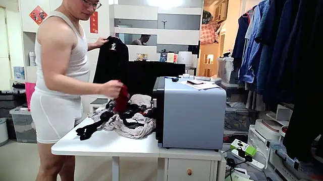 Snapshot of kk1m13 chatting on March 1, 10:39 am kk1m13 online show from March 1, 10:39 am