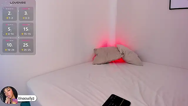 Snapshot of Tina_curly chatting on February 19, 10:55 am Tina curly online show from February 19, 10:55 am