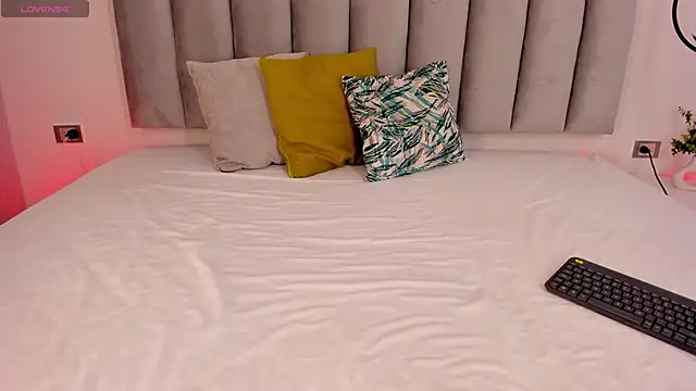 Snapshot of Tina_curly chatting on February 28, 11:00 am Tina curly online show from February 28, 11:00 am