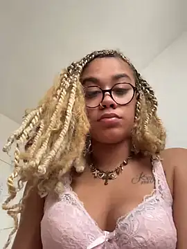 sexentrevoisin online show from March 5, 1:51 pm