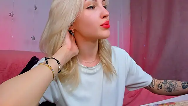 LisaFoxyMe online show from May 28, 1:25 am