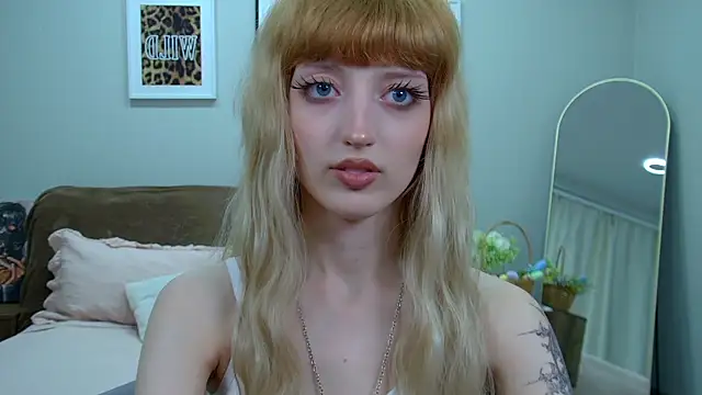 MistyMarlo online show from April 18, 5:17 pm