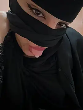  Laiali  online show from February 22, 9:24 pm