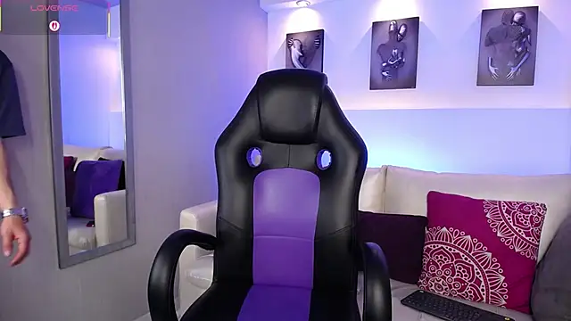 AdrianRinaldi online show from September 19, 7:47 pm