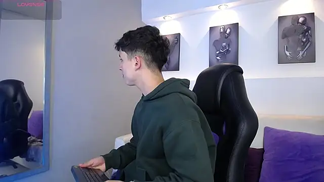 AdrianRinaldi online show from September 30, 7:52 pm