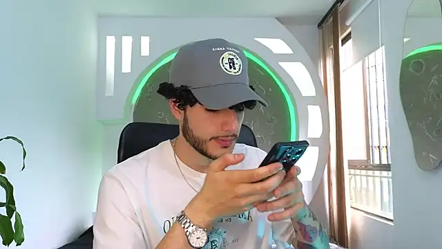 Snapshot of Rafael_Mendezz chatting on October 8, 7:55 pm Rafael Mendezz online show from October 8, 7:55 pm