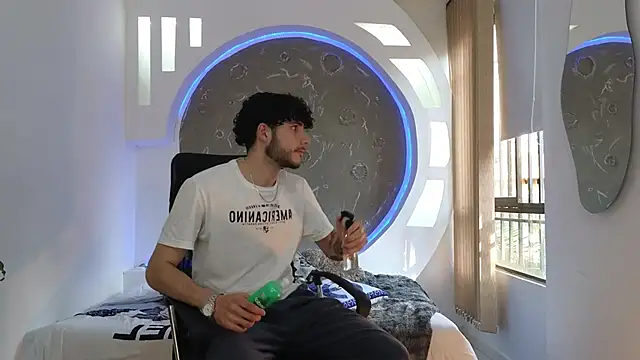 Snapshot of Rafael_Mendezz chatting on October 29, 8:54 pm Rafael Mendezz online show from October 29, 8:54 pm