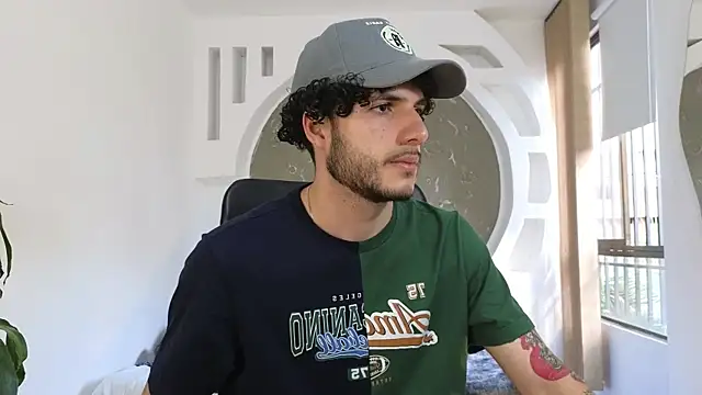 Snapshot of Rafael_Mendezz chatting on November 2, 8:33 pm Rafael Mendezz online show from November 2, 8:33 pm