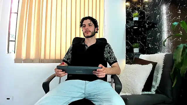 Snapshot of Rafael_Mendezz chatting on November 8, 8:51 pm Rafael Mendezz online show from November 8, 8:51 pm