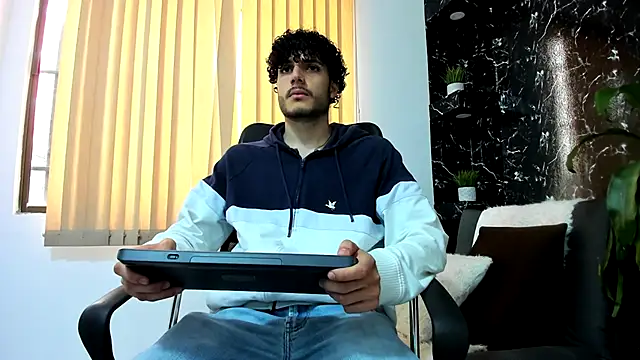 Snapshot of Rafael_Mendezz chatting on November 19, 8:42 pm Rafael Mendezz online show from November 19, 8:42 pm