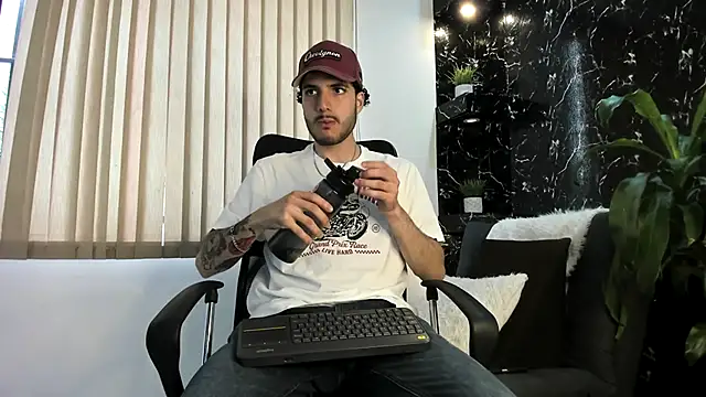 Snapshot of Rafael_Mendezz chatting on November 20, 8:41 pm Rafael Mendezz online show from November 20, 8:41 pm