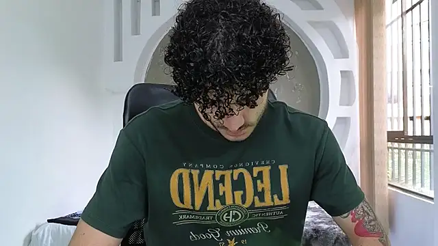 Snapshot of Rafael_Mendezz chatting on November 25, 8:20 pm Rafael Mendezz online show from November 25, 8:20 pm