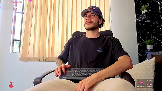 Snapshot of Rafael_Mendezz chatting on November 29, 8:12 pm Rafael Mendezz online show from November 29, 8:12 pm