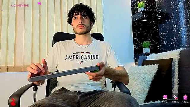 Snapshot of Rafael_Mendezz chatting on December 3, 8:29 pm Rafael Mendezz online show from December 3, 8:29 pm