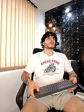 Snapshot of Rafael_Mendezz chatting on December 15, 9:19 pm Rafael Mendezz online show from December 15, 9:19 pm