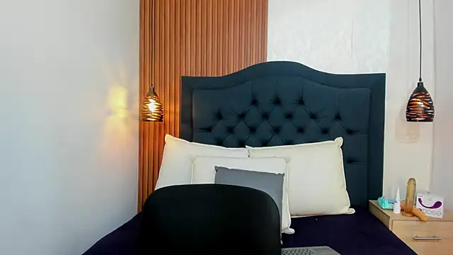 Hisoka 011 online show from February 11, 7:30 pm