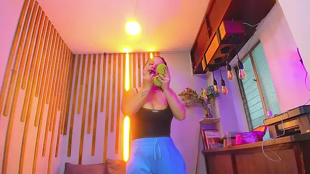 Snapshot of Jennifer_Vega1 chatting on November 15, 9:50 am Jennifer Vega1 online show from November 15, 9:50 am