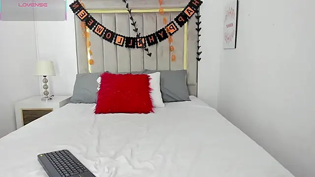 lapiz lazuli12 online show from October 18, 7:25 pm