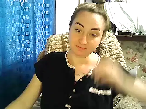 Snapshot of FlySunny4 chatting on September 18, 12:07 pm FlySunny4 online show from September 18, 12:07 pm