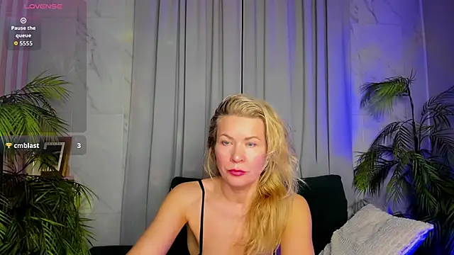 Julia Giulia online show from March 27, 8:20 am