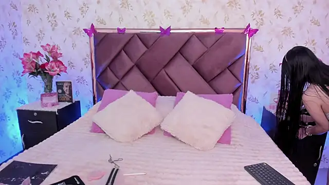 Snapshot of Eva_Alzair chatting on December 13, 8:04 pm Eva Alzair online show from December 13, 8:04 pm