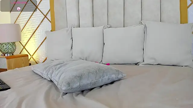 cocoamore online show from January 9, 11:35 am