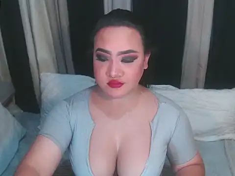 Hotcum ella online show from April 19, 11:20 am