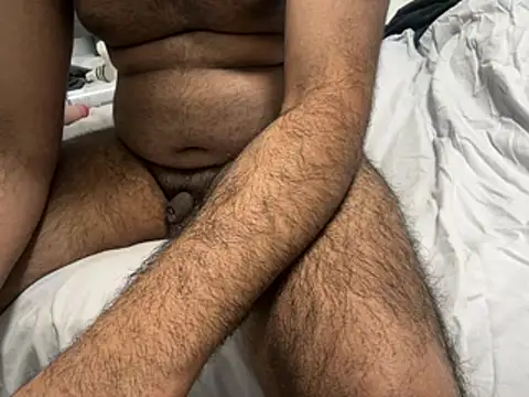 Snapshot of HothairyBoy2 chatting on February 5, 12:26 am HothairyBoy2 online show from February 5, 12:26 am