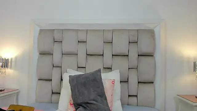 frehia dimou online show from April 5, 11:40 am