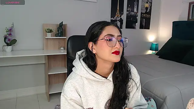 Snapshot of madame_lottie chatting on September 9, 12:37 pm madame lottie online show from September 9, 12:37 pm