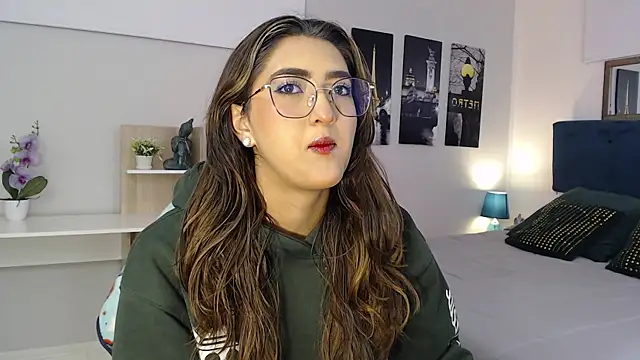 Snapshot of madame_lottie chatting on October 14, 12:28 pm madame lottie online show from October 14, 12:28 pm