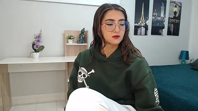 Snapshot of madame_lottie chatting on October 15, 12:27 pm madame lottie online show from October 15, 12:27 pm