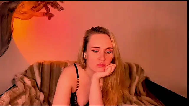 KiraBerht online show from April 15, 9:26 pm