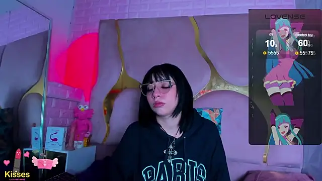 Snapshot of Niina_Sissy chatting on April 9, 6:19 am Niina Sissy online show from April 9, 6:19 am