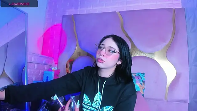 Snapshot of Niina_Sissy chatting on April 10, 4:50 am Niina Sissy online show from April 10, 4:50 am
