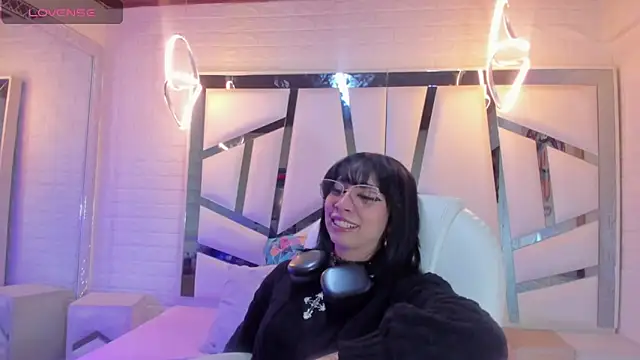 Snapshot of Niina_Sissy chatting on May 4, 11:01 pm Niina Sissy online show from May 4, 11:01 pm