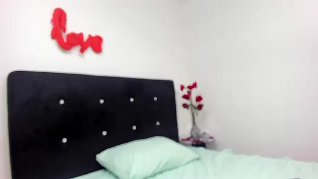 RoxanaBorns  online show from February 15, 4:31 am