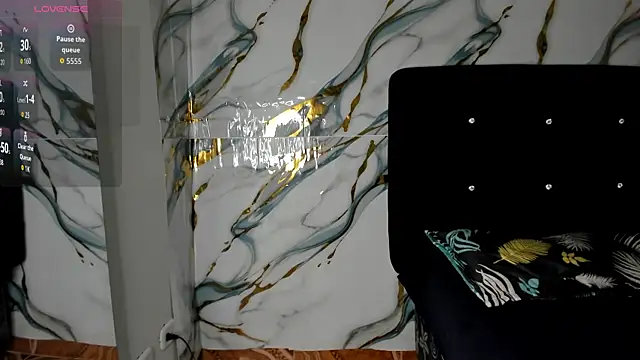 Snapshot of RoxanaBorns_ chatting on July 7, 12:31 pm RoxanaBorns online show from July 7, 12:31 pm