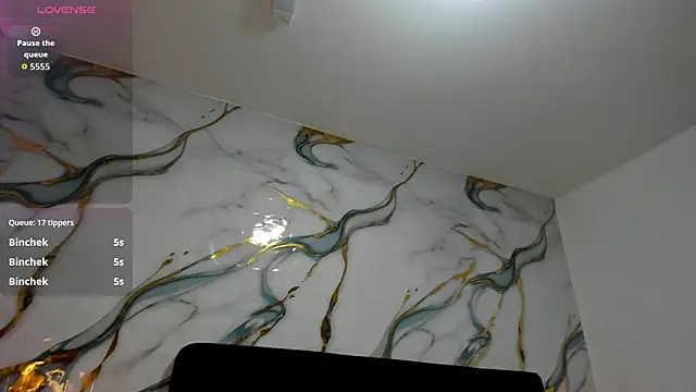 Snapshot of RoxanaBorns_ chatting on July 28, 2:13 pm RoxanaBorns online show from July 28, 2:13 pm