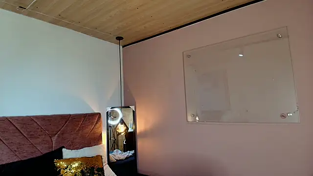 Hanna Lee   online show from February 4, 7:31 pm