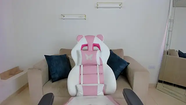 april smiith online show from November 8, 12:16 pm