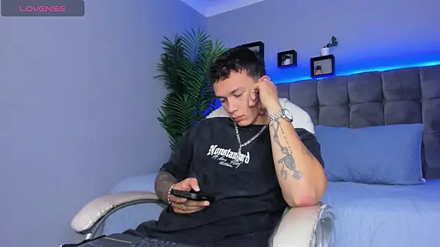 Thomas moon online show from March 28, 1:33 pm