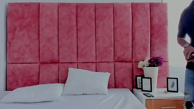 HellAndDante  online show from December 2, 9:21 pm