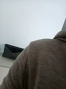 Elowen Clark online show from October 1, 7:31 pm