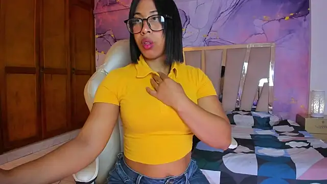 Elowen Clark online show from October 16, 8:21 pm