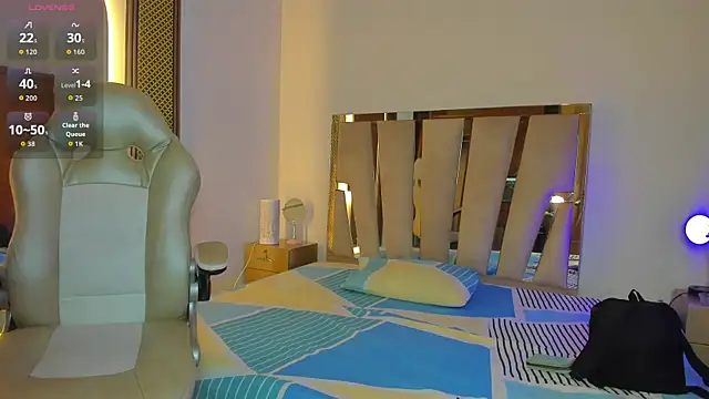 Elowen Clark online show from December 20, 8:05 pm