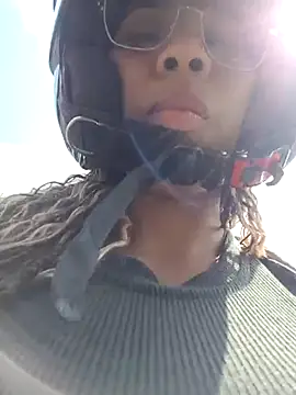 Elowen Clark online show from February 9, 6:12 pm