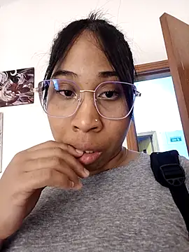 Elowen Clark online show from February 20, 7:03 pm