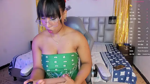 Elowen Clark online show from March 13, 8:15 pm