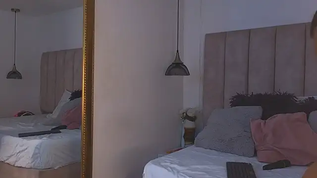 arianaa miller  online show from September 27, 8:03 pm